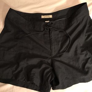 Natural reflections shorts black size 16